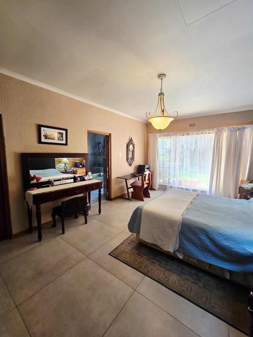 4 Bedroom Property for Sale in Flamwood North West